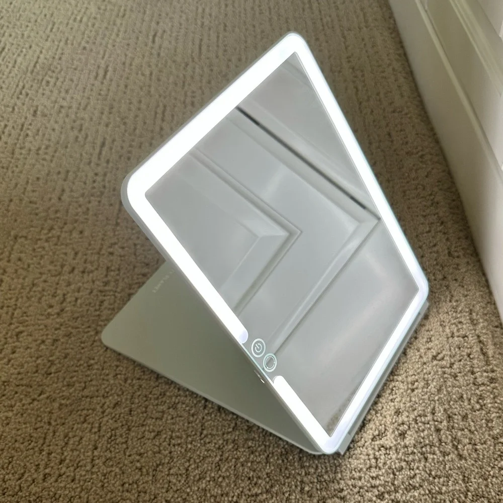VANITY PLANET Pose LED Travel Mirror